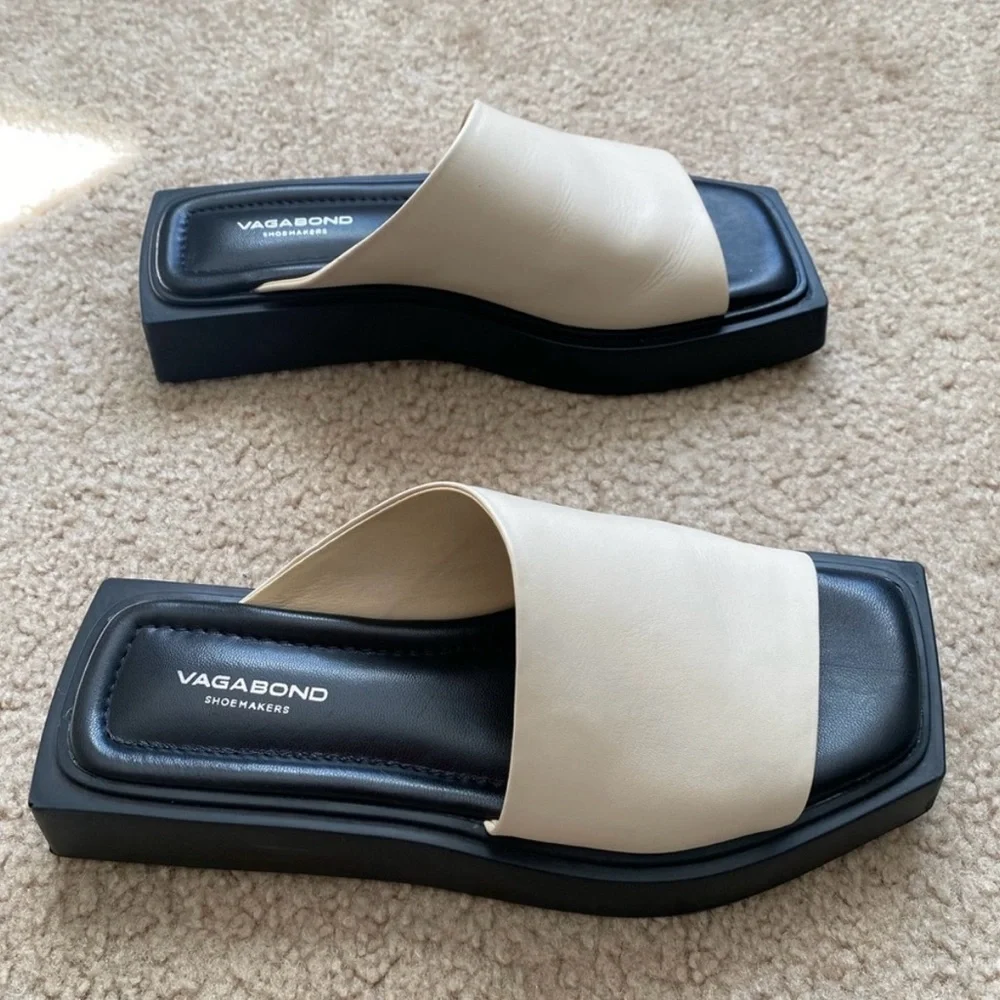 Vagabond Sandals Evy Leather
Asymmetrical Chunky Slip On Slides Sandals - Picture 4 of 6